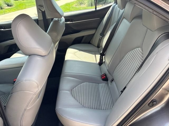 2020 Toyota Camry SE Auto