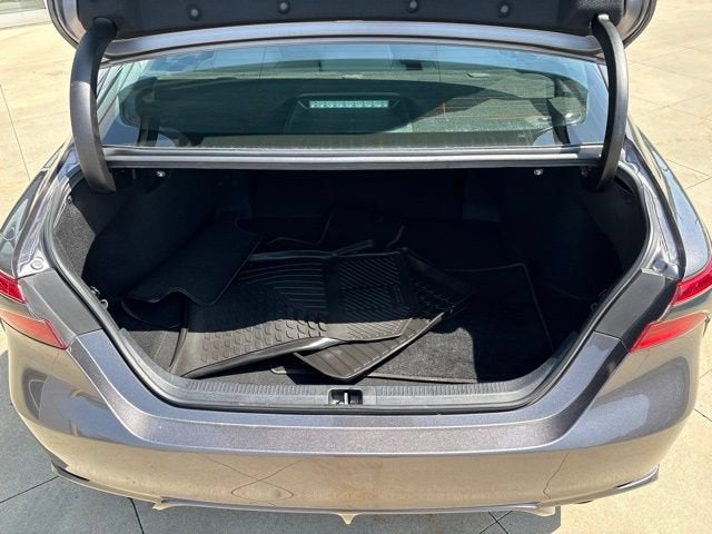 2020 Toyota Camry SE Auto