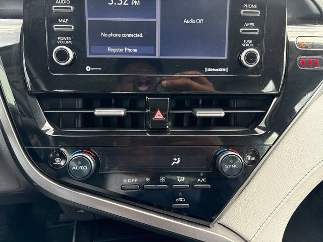 2024 Toyota Camry SE Auto