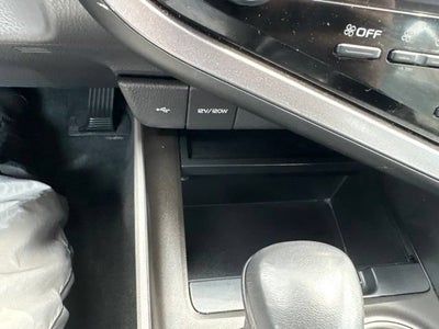 2024 Toyota Camry SE Auto