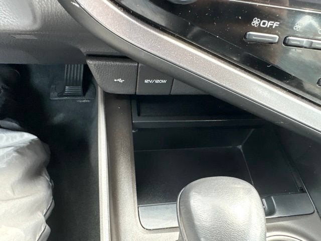 2024 Toyota Camry SE Auto