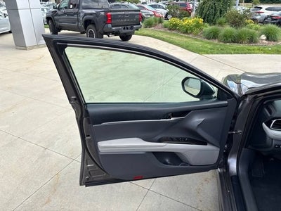 2024 Toyota Camry SE Auto