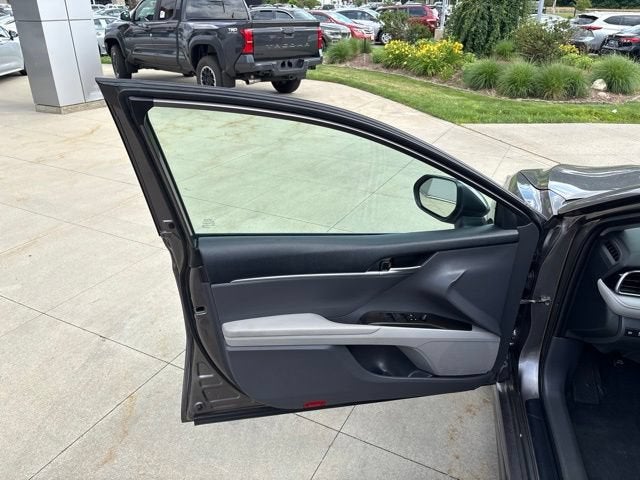 2024 Toyota Camry SE Auto
