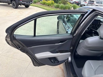2024 Toyota Camry SE Auto