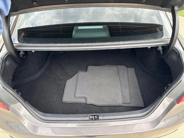 2024 Toyota Camry SE Auto
