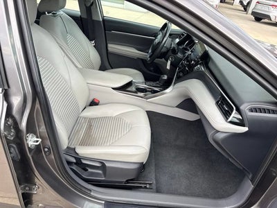 2024 Toyota Camry SE Auto