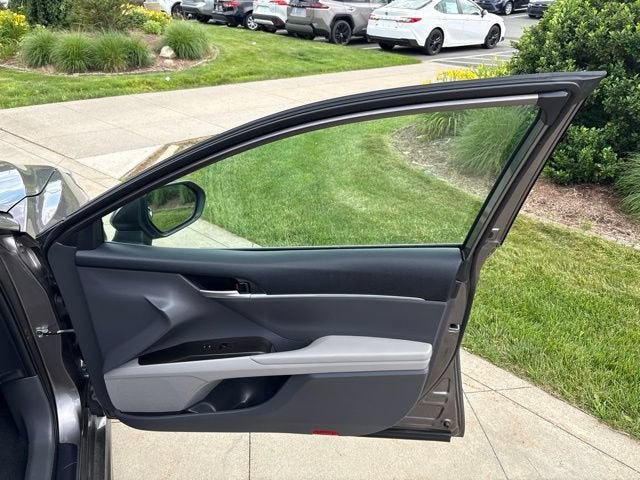 2024 Toyota Camry SE Auto