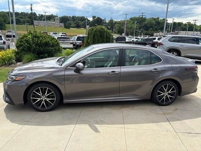 2024 Toyota Camry SE Auto