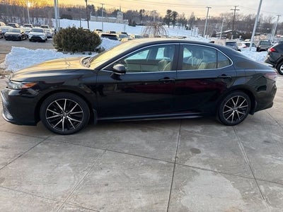 2024 Toyota Camry SE Auto