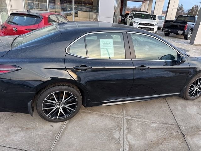 2024 Toyota Camry SE Auto