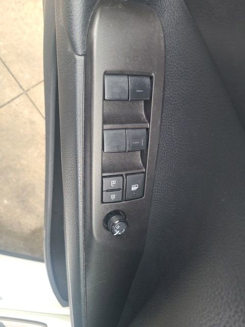 2024 Toyota Camry SE Auto