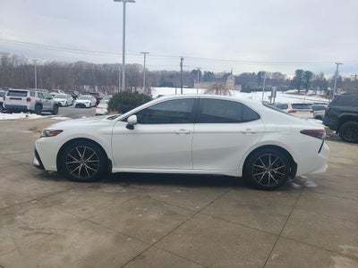 2024 Toyota Camry SE Auto