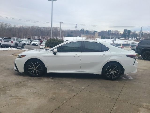 2024 Toyota Camry SE Auto