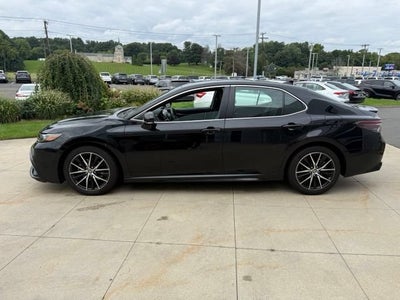 2024 Toyota Camry SE Auto