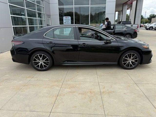 2024 Toyota Camry SE Auto