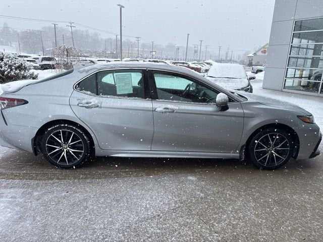 2024 Toyota Camry SE Auto