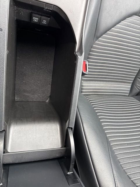 2023 Toyota Camry SE Auto