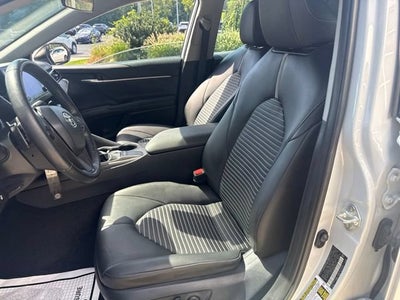 2024 Toyota Camry SE Auto