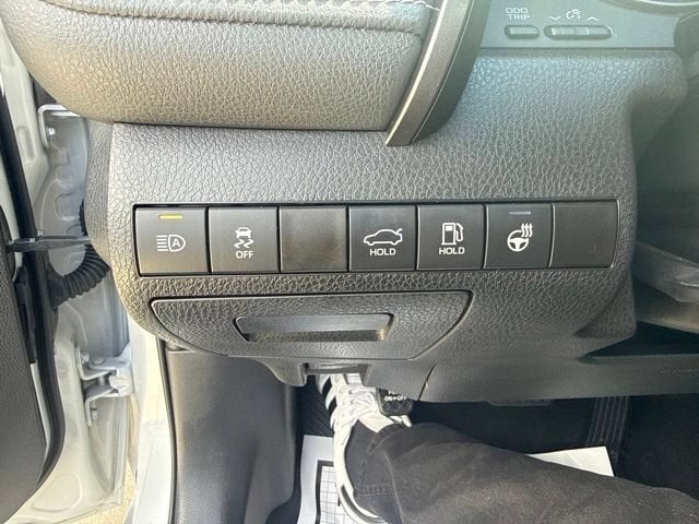 2024 Toyota Camry SE Auto