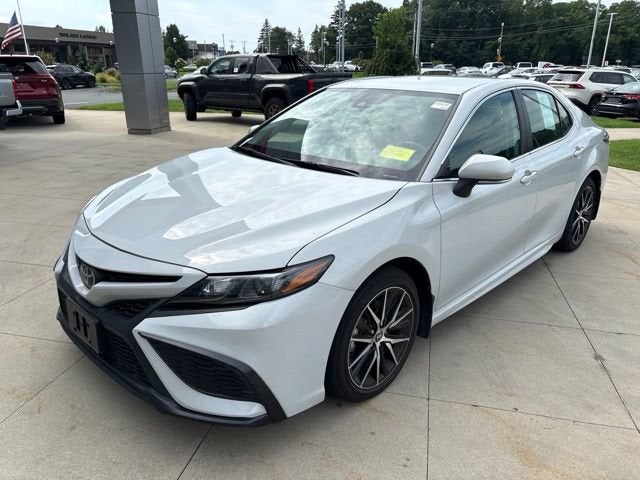 2024 Toyota Camry SE Auto