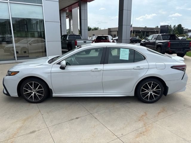 2024 Toyota Camry SE Auto