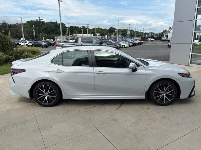 2024 Toyota Camry SE Auto