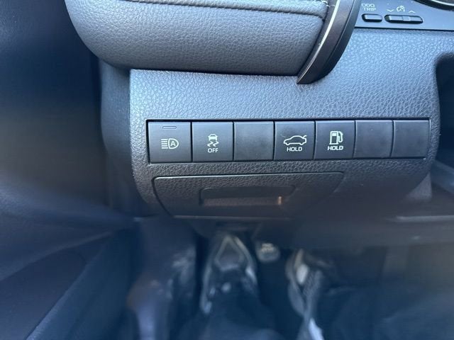 2023 Toyota Camry SE Auto