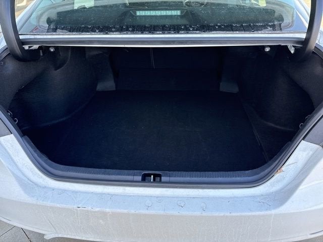 2023 Toyota Camry SE Auto