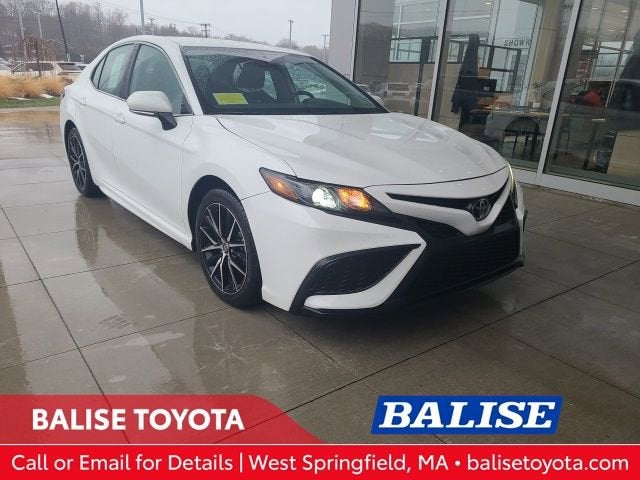 2024 Toyota Camry SE Auto