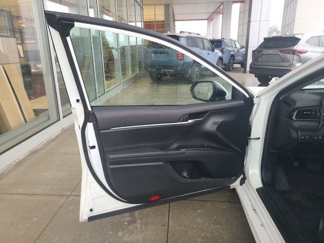 2024 Toyota Camry SE Auto