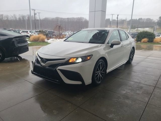 2024 Toyota Camry SE Auto