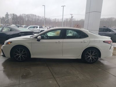 2024 Toyota Camry SE Auto