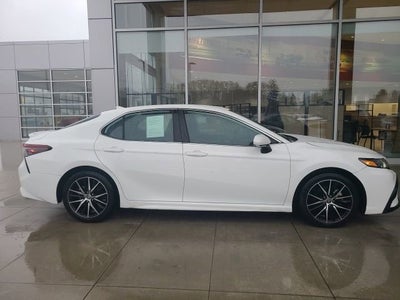 2024 Toyota Camry SE Auto