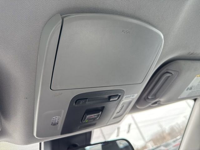 2022 Toyota Camry SE Auto