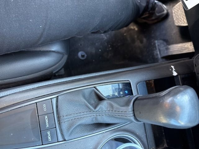 2023 Toyota Camry SE Auto