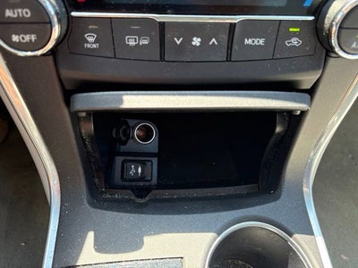 2016 Toyota Camry 4dr Sdn I4 Auto XLE