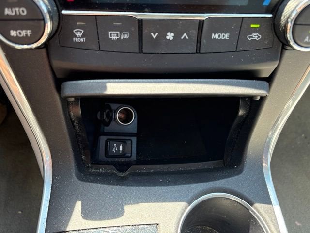 2016 Toyota Camry 4dr Sdn I4 Auto XLE