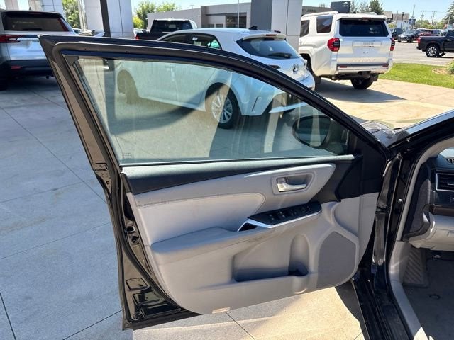 2016 Toyota Camry 4dr Sdn I4 Auto XLE