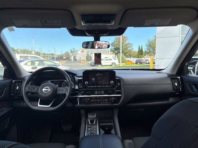 2025 Nissan Pathfinder SV 4WD