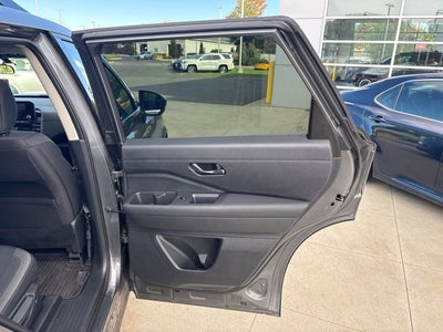 2025 Nissan Pathfinder SV 4WD