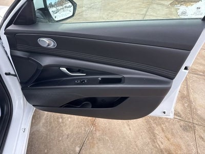 2023 Hyundai Elantra SEL IVT