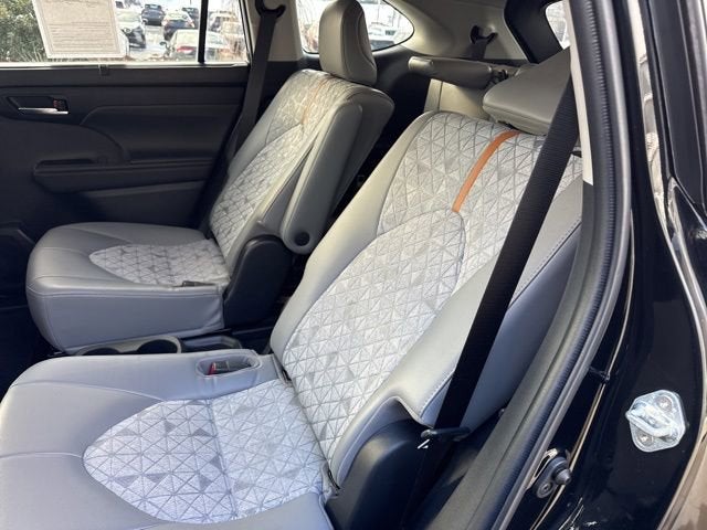 2022 Toyota Highlander Hybrid Hybrid Bronze Edition AWD