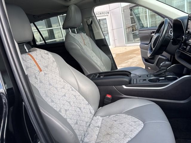 2022 Toyota Highlander Hybrid Hybrid Bronze Edition AWD