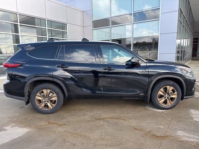 2022 Toyota Highlander Hybrid Hybrid Bronze Edition AWD