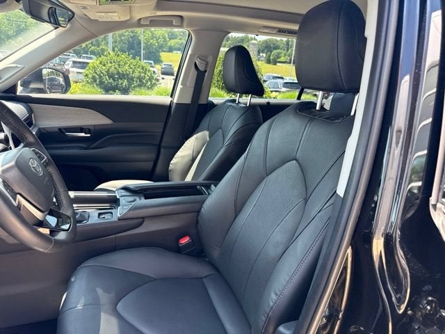 2025 Toyota Grand Highlander Hybrid Base
