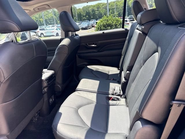 2025 Toyota Grand Highlander Hybrid Base