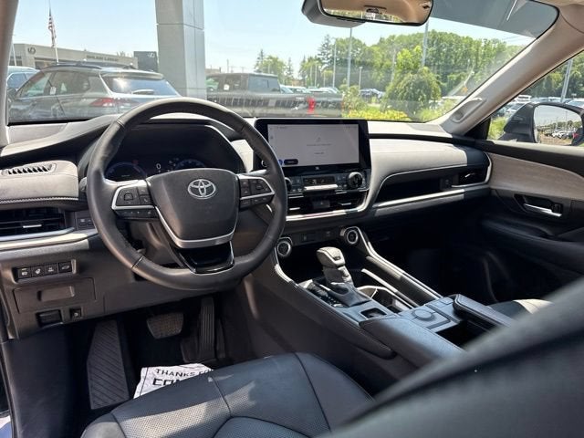 2025 Toyota Grand Highlander Hybrid Base