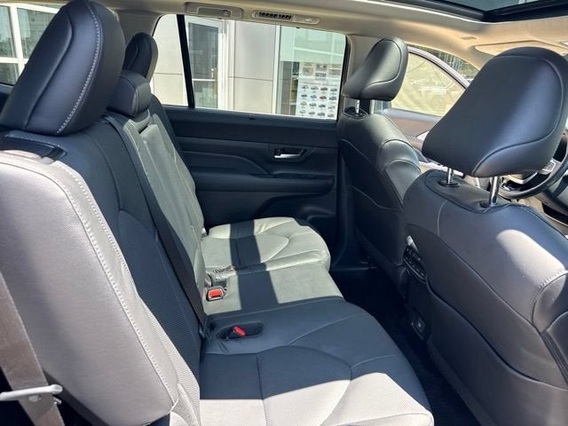 2025 Toyota Grand Highlander Hybrid Base