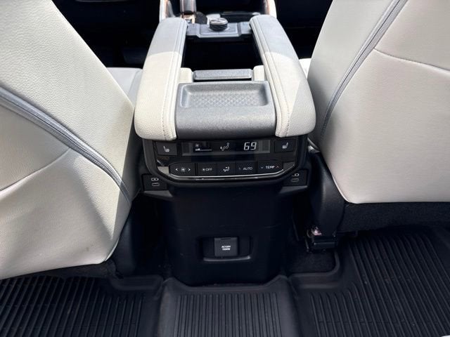 2024 Toyota Grand Highlander Hybrid Base
