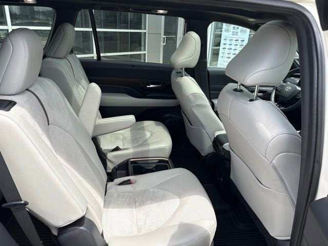 2024 Toyota Grand Highlander Hybrid Base